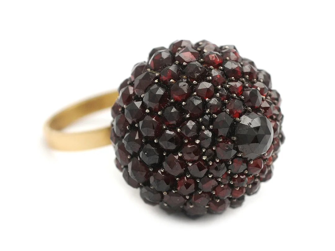 RING, förgyllt silver, granater, stl 16,5 mm., vikt 13,7 g. — Smycken/Ring — Kaplans