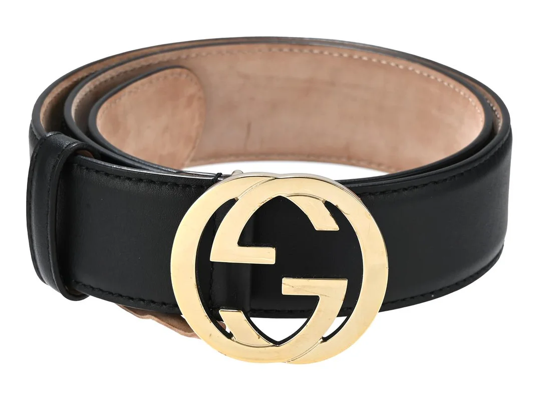 BÄLTE, GUCCI, svart läder, guldfärgat spänne GG, stl 75, bredd 3,5 cm, dustbag, kartong. — Accessoarer/Bälten — Kaplans