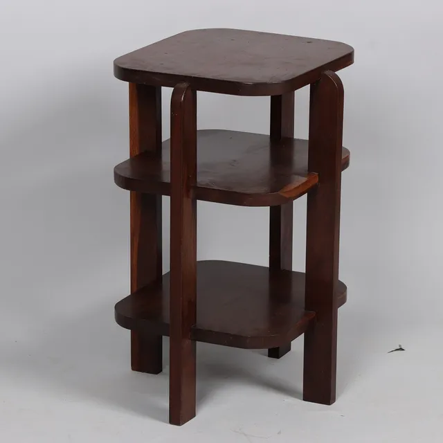 Sidebord med underliggende hylder af massiv mahogni, 1900-tallet.