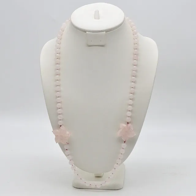 ROSENQUARZ COLLIER, ZWEI HANDGESCHNITZTE BLUMEN AUS ROSENQUARZ, ENDLOS, VINTAGE, CA. 71 CM.