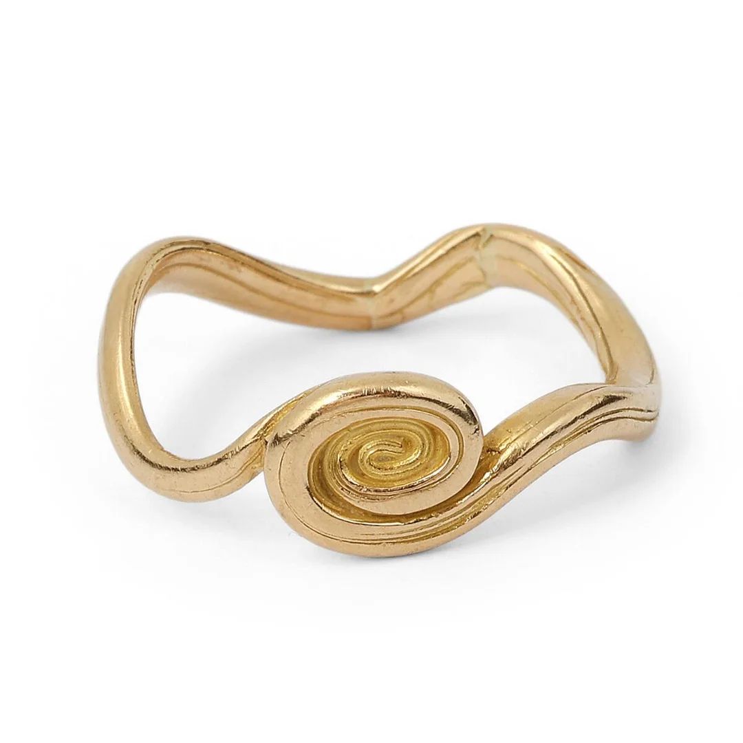 A “Spiral no. 2” ring of 18k gold. Weight app. 2 g. W. 6 mm. Size app. 49.5. — Jewellery/Rings — Bruun Rasmussen
