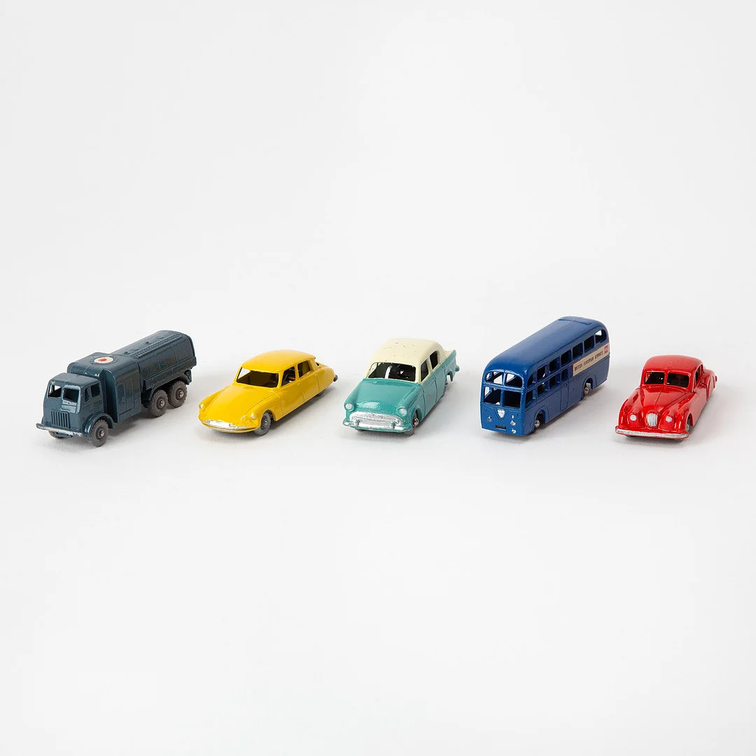 LESNEY, Matchbox series, modellbilar, 18 st, lackerad plåt, 1950/60-tal. — Model cars — Stockholms Auktionsverk Göteborg