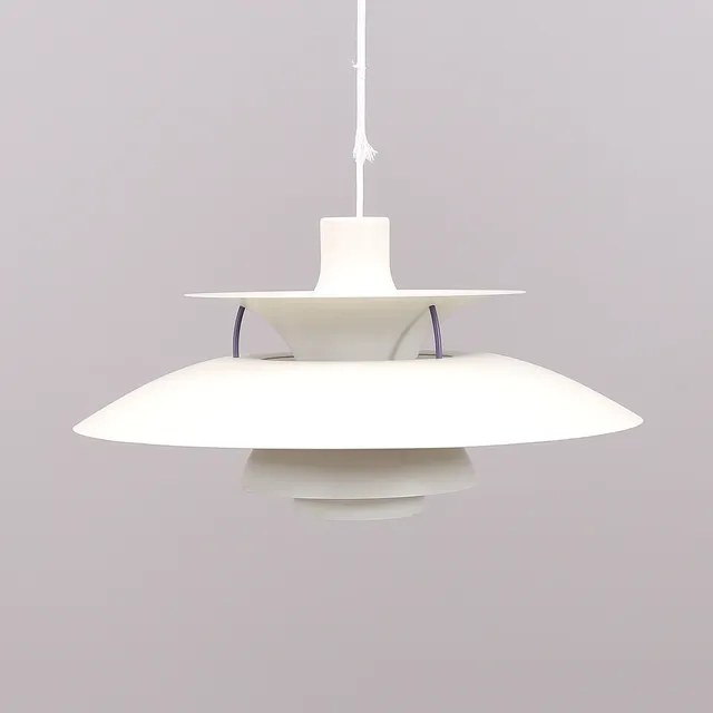 POUL HENNINGSEN. TAKLAMPA, "PH5" för Louis Poulsen, Danmark.