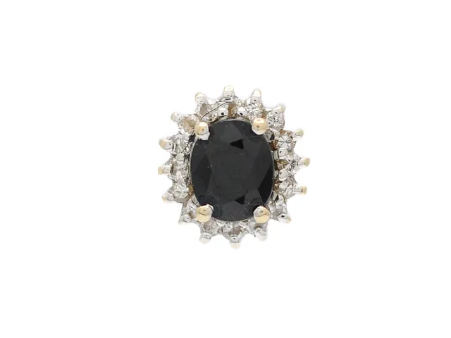 CARMOSÉÖRHÄNGE, 18K vitguld, ovalslipad safir, 16 briljantslipade diamanter ca 0,05 ctv, 2 diamanter skadade, stift, vikt 0,9 g.