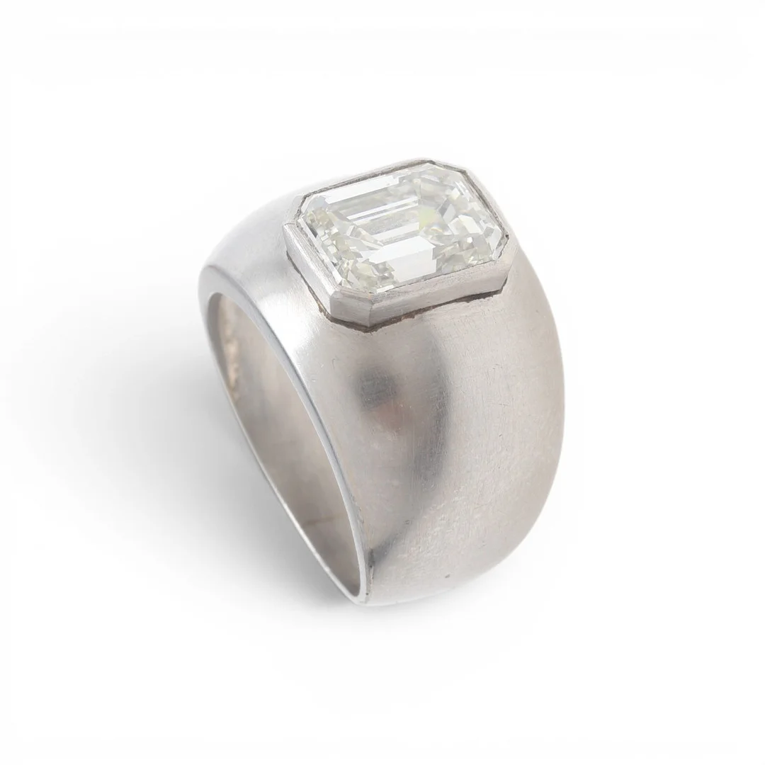 Bombé ring with an emerald cut diamond. — Rings — Balclis