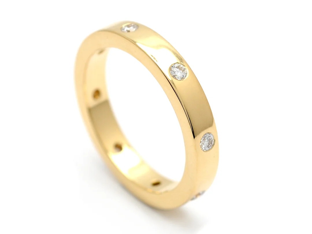 ENGELBERT, ring, 18K guld, 8 briljantslipade diamanter 0,40 ctv enligt gravyr, ca W/VS, Stockholm 2005, stl 20 mm, vikt 9,9 g. — Smycken/Ring — Kaplans