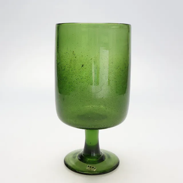 ERIK HÖGLUND. Vas på fot/pokal, glas, etikettmärkt, Boda.