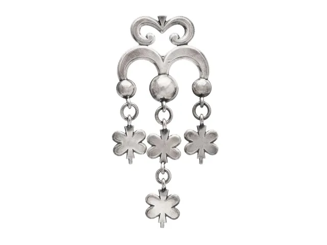 KALEVALA KORU, brosch, sterlingsilver, Finland, mått 92 x 41 mm, vikt 19,4 g.