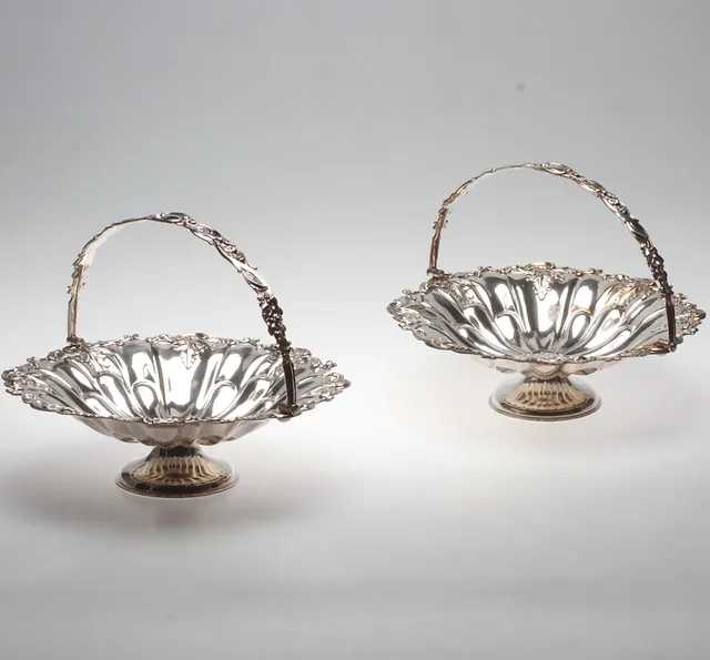 SKÅLAR, ett par, nysilver, 1900-talets första hälft.