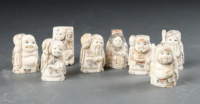 Samling japanske okimonoer af ben (8)