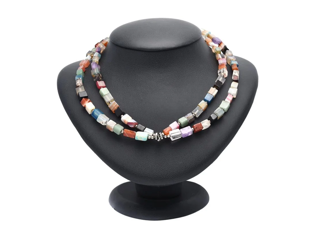 COLLIER, agater, ametsiter, bergkristall m.m, vitmetall, längd 40-45 cm. — Smycken/Collier — Kaplans
