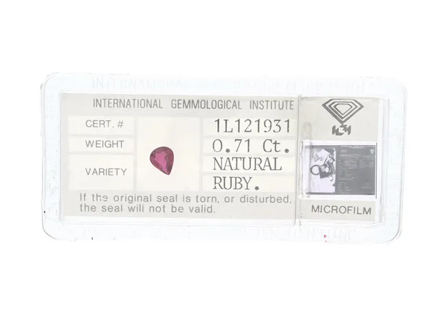 RUBIN, droppslipad, 0,71 ct, IGI certifikat, 1L121931.