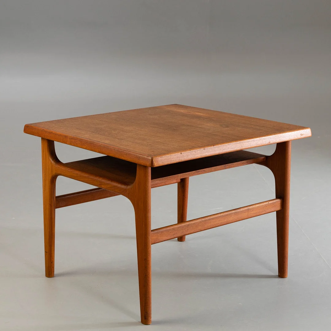 Niels Bach, Sofatisch, Teak. — Tables — Stockholms Auktionsverk Hamburg