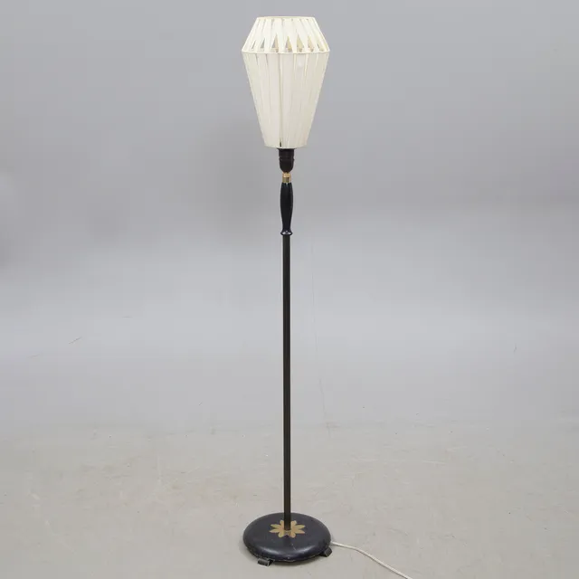 GOLVLAMPA, metall/trä/plasband, 1950/60-tal.