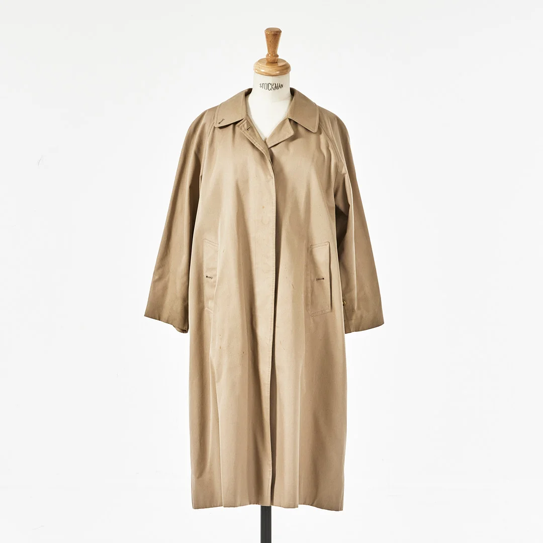 TRENCHCOAT, BURBERRY, England. — Vintage & Designer Fashion — Stockholms Auktionsverk Magasin 5