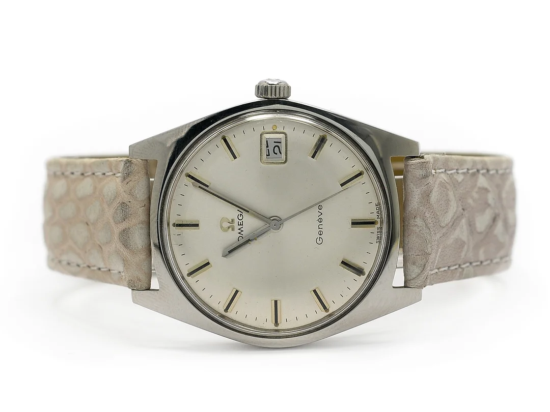 OMEGA, Genève, Cal 613, Serie nr. 27376217, Ref nr. ST 136.041, Boett nr. 136.041, herrur, 35 mm, stål, manuell, plexiglas, datum, skadad urtavla, läderband, ca 1968, box. — Klockor/Omega — Kaplans