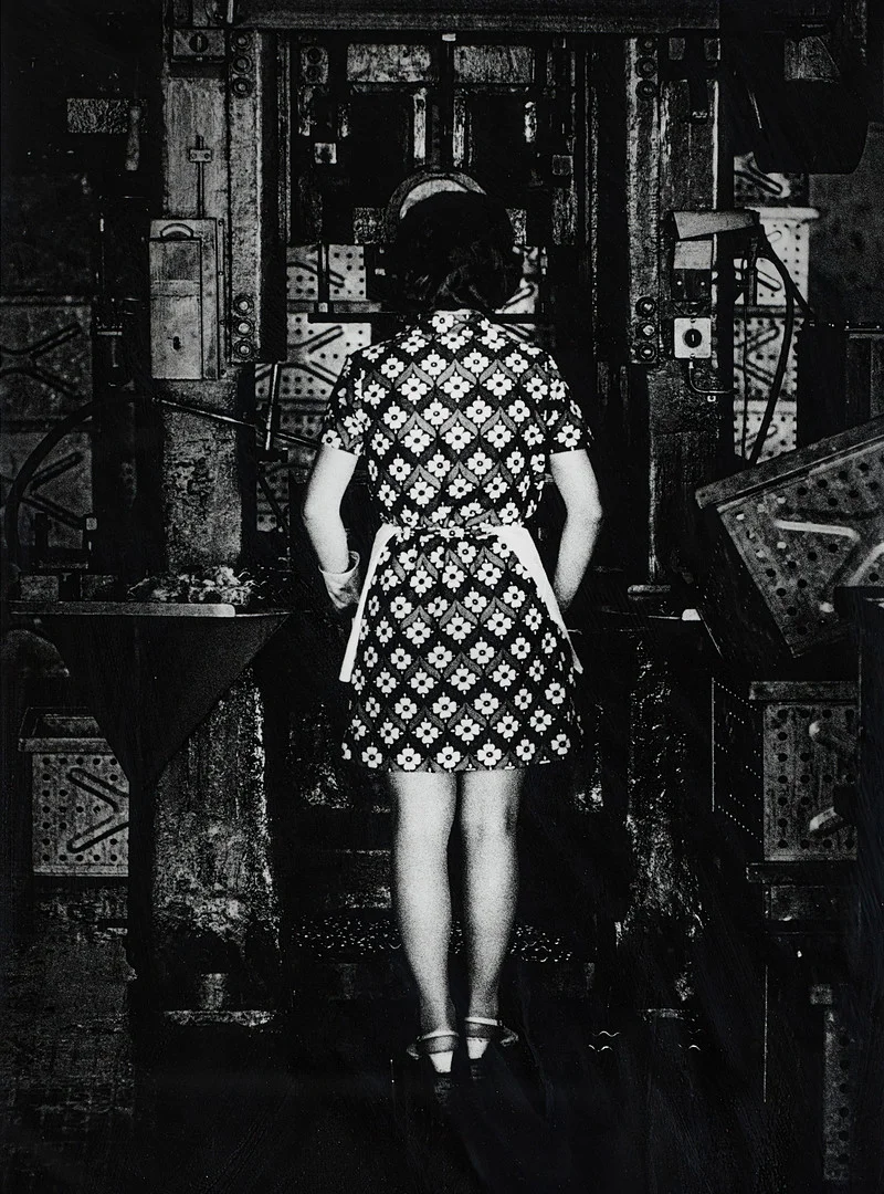 JEAN HERMANSON (1938-2012). "Pressoperatör, SKF, Göteborg 1969-1971", Himlens Mörkrum, bild nr 25. — Photography — Crafoord Auktioner Stockholm