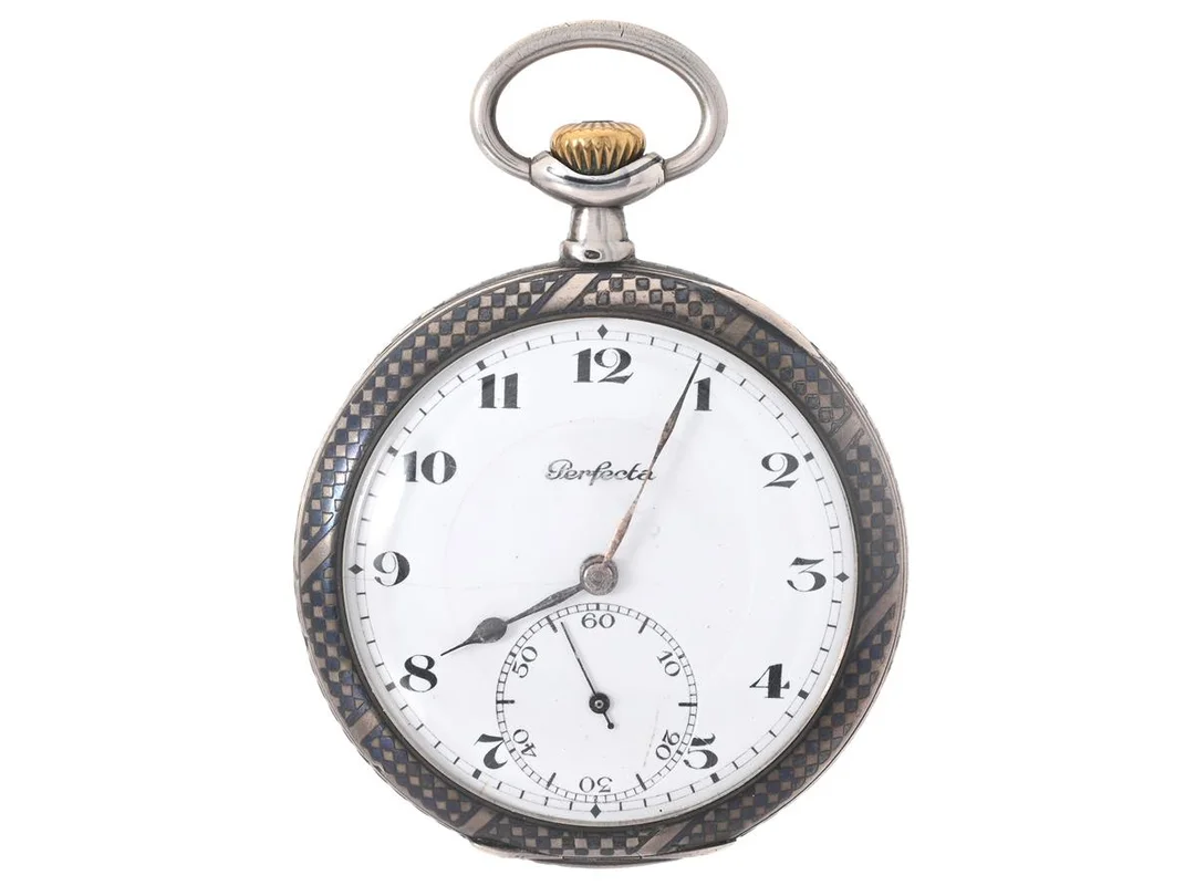 PERFECTA, fickur, 51 mm, Boett nr. 2276 62, silver (0,800), ankargång, Niello, ca 1915. — Klockor/Perfecta — Kaplans
