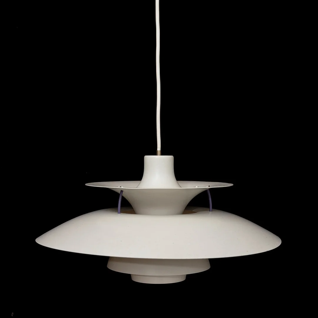 POUL HENNINGSEN. Taklampa, "PH 5", för Louis Poulsen, Danmark. — Ceiling lights — Auktionshuset Kolonn