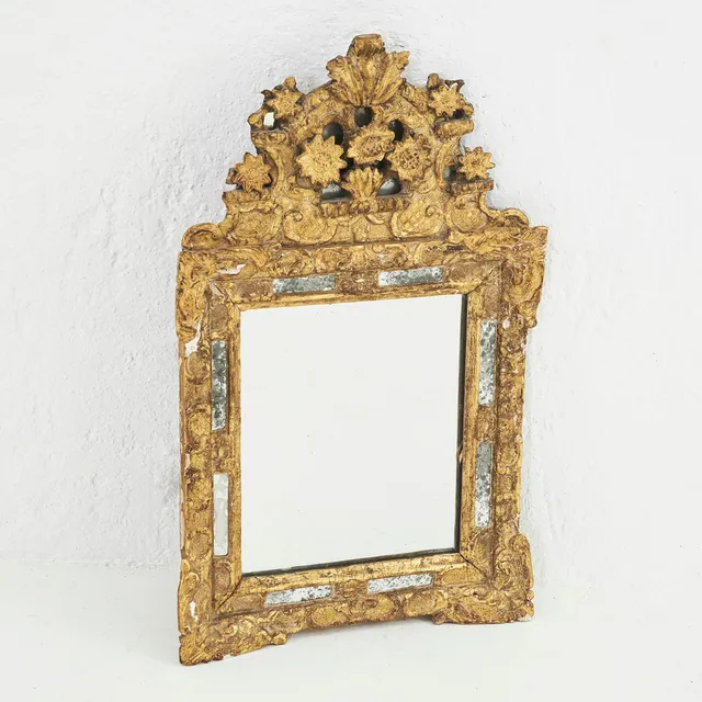 SPEGEL, 1700.-tal, barock, träskuren dekor med infattade kantglas, blyinfattat glas.