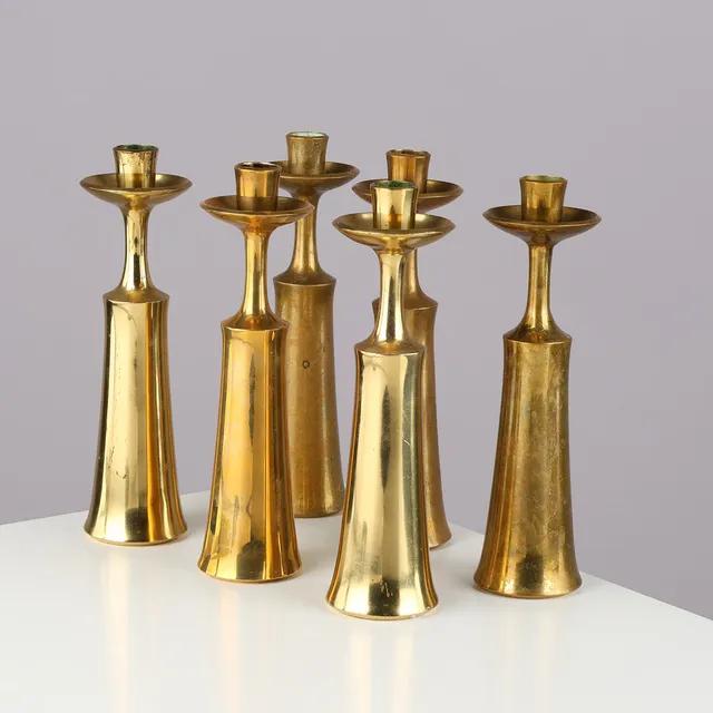 JENS HARALD QUISTGAARD (1919-2008). Et sæt på seks lysestager af messing, Dansk Designs, model 853, Danmark, formgivet i 1956, (6).