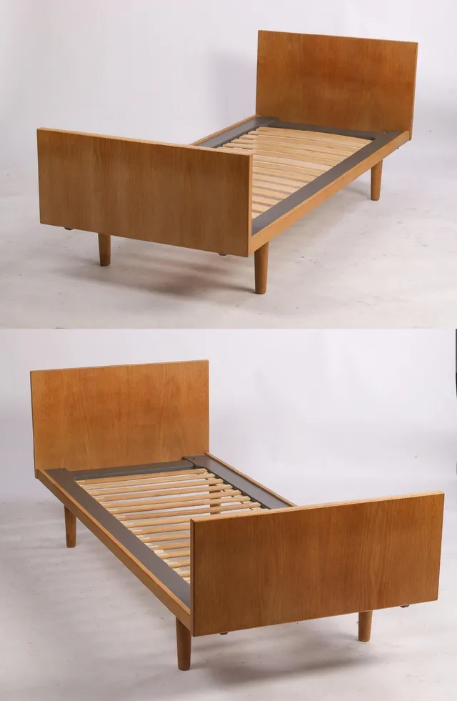 Hans J. Wegner, a pair of beds, oak, 1960s (2)