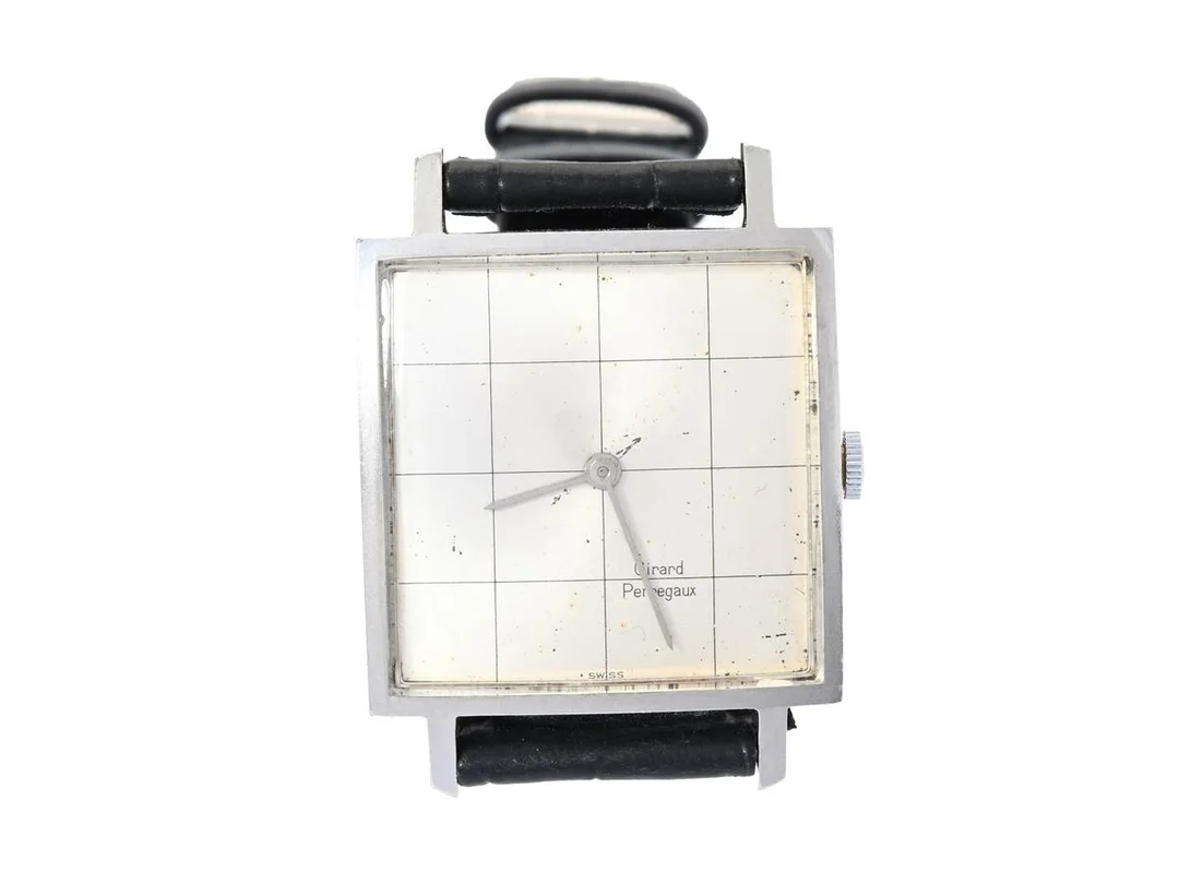 GIRAD PERREGAUX, herrur, 29 x 29 (39) mm, Verk nr. 263549, Boett nr. 7427 G, stål, manuell, plexiglas, skadad urtavla, läderband, ca 1965. — Klockor/Girard-Perregaux — Kaplans