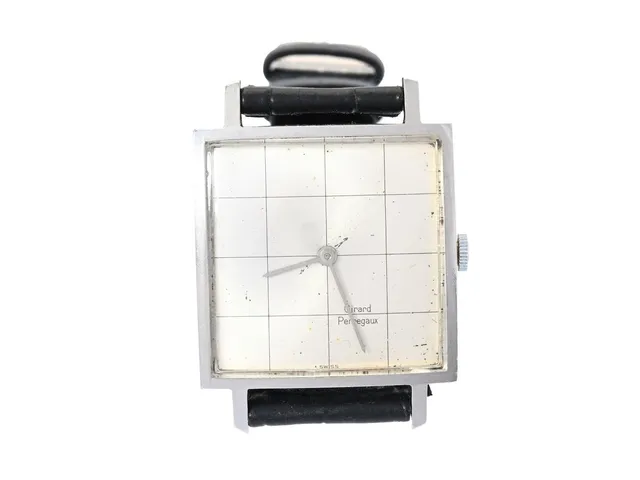 GIRAD PERREGAUX, herrur, 29 x 29 (39) mm, Verk nr. 263549, Boett nr. 7427 G, stål, manuell, plexiglas, skadad urtavla, läderband, ca 1965.