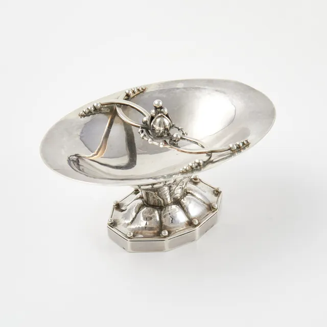 JOHAN ROHDE, KONFEKTYRSKÅL, sterling, 1920/30-tal, numrerad 42, för George Jensen, Danmark.