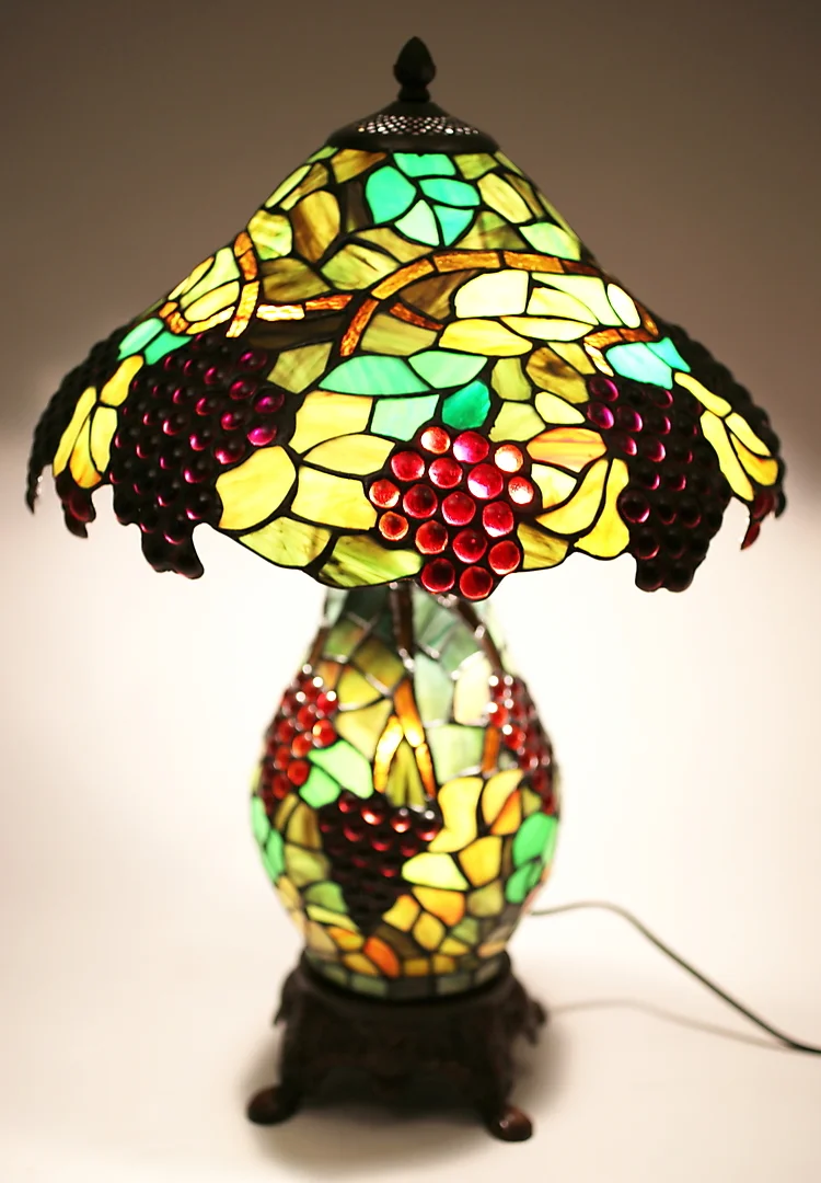 TISCHLAMPE, im Tiffany Stil. — Table Lamps — Auktionshaus Dannenberg