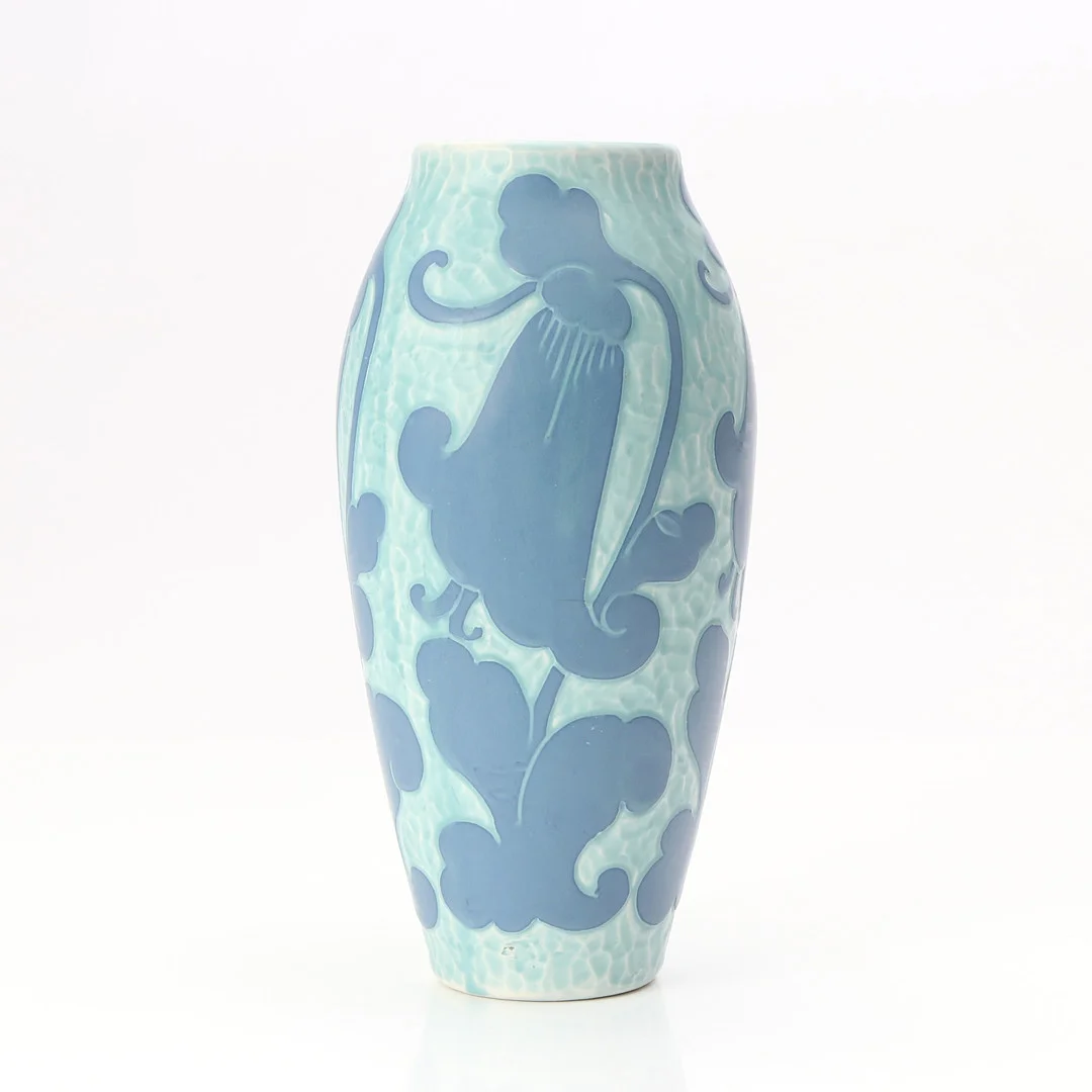 JOSEF EKBERG. VAS. Keramik. "Sgraffito", Gustavsberg, 1920, signerad undertill. — European — Skånes Auktionsverk