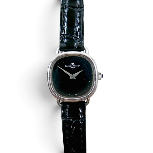 A BAUME & MERCIER STAINLESS STEEL LADY'S WRISTWATCH.
