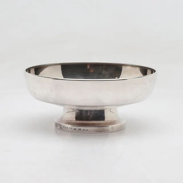 ERIC LÖFMAN. Skål på fot, Silver, Fylld fot, MGAB, Uppsala, 1975, total vikt ca 280g.
