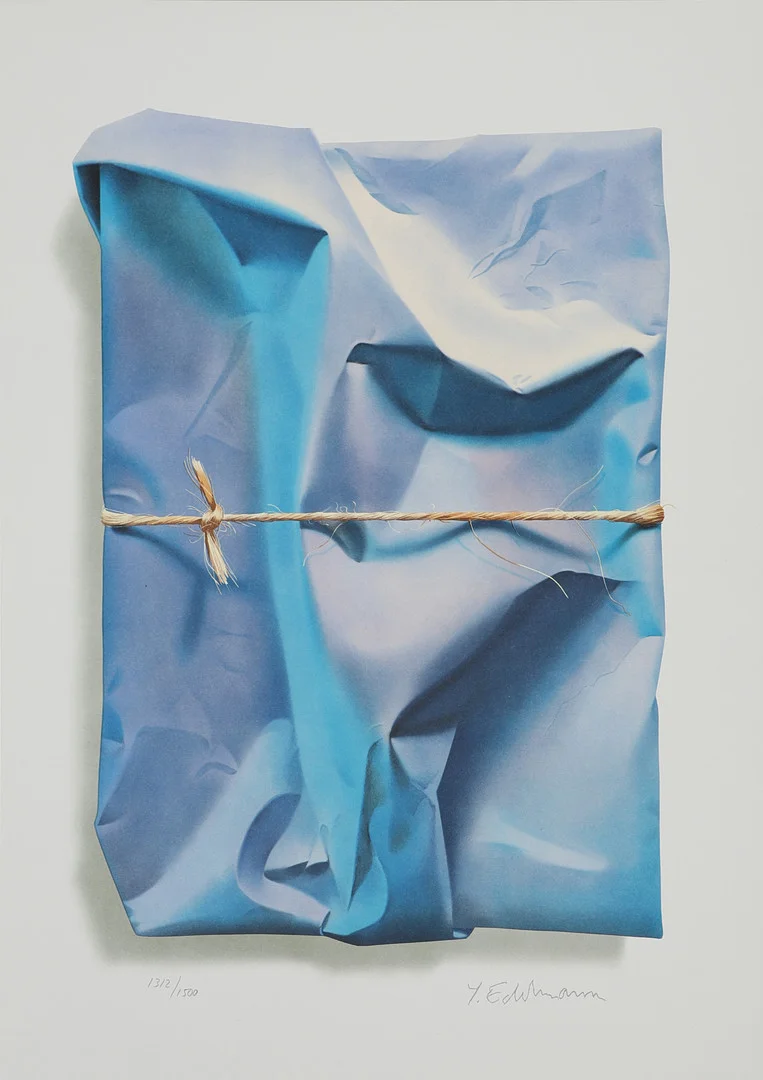YRJÖ EDELMANN. "Stringed blue ocean", färglitografi, stämpelsignerad och numrerad 1312/1500. — Engravings & Prints — Crafoord Auktioner Malmö