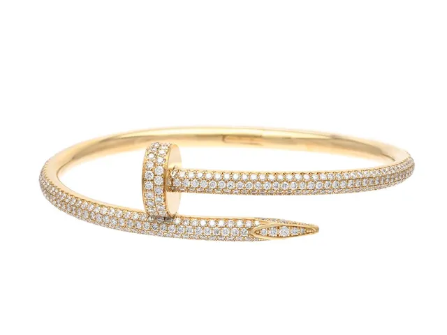 CARTIER, armband, Juste Un Clou, 18K guld, 374 briljantslipade diamanter ca 2,26 ctv, ref. nr DMI272, stl 16, vikt 27,9 g, certifikat, originaletui.