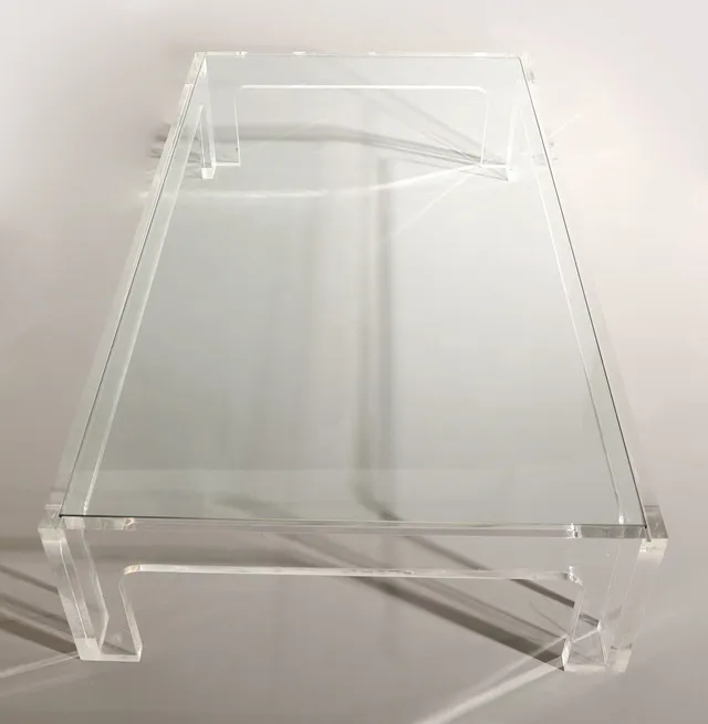 MESA DE CENTRO, METACRILATO y vidrio, hacia 1980.