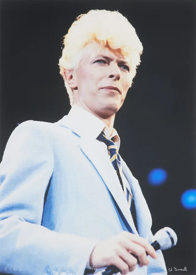 ED FINNELL (FÖDD 1956). David Bowie, "Serious Moon Light Tour", Los Angeles Forum, 15:e Augusti, 1983, numrerad 2/20, c-print.