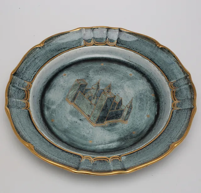 JOSEF EKBERG. Fat, dekor med slott, flintgods, Gustavsberg 1932.