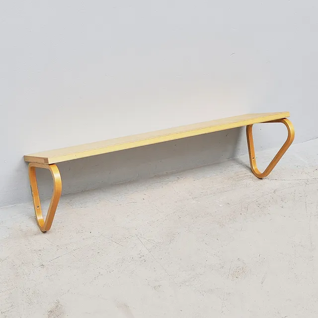 ALVAR AALTO. VÄGGHYLLA, modell 112B, Artek, Finland.