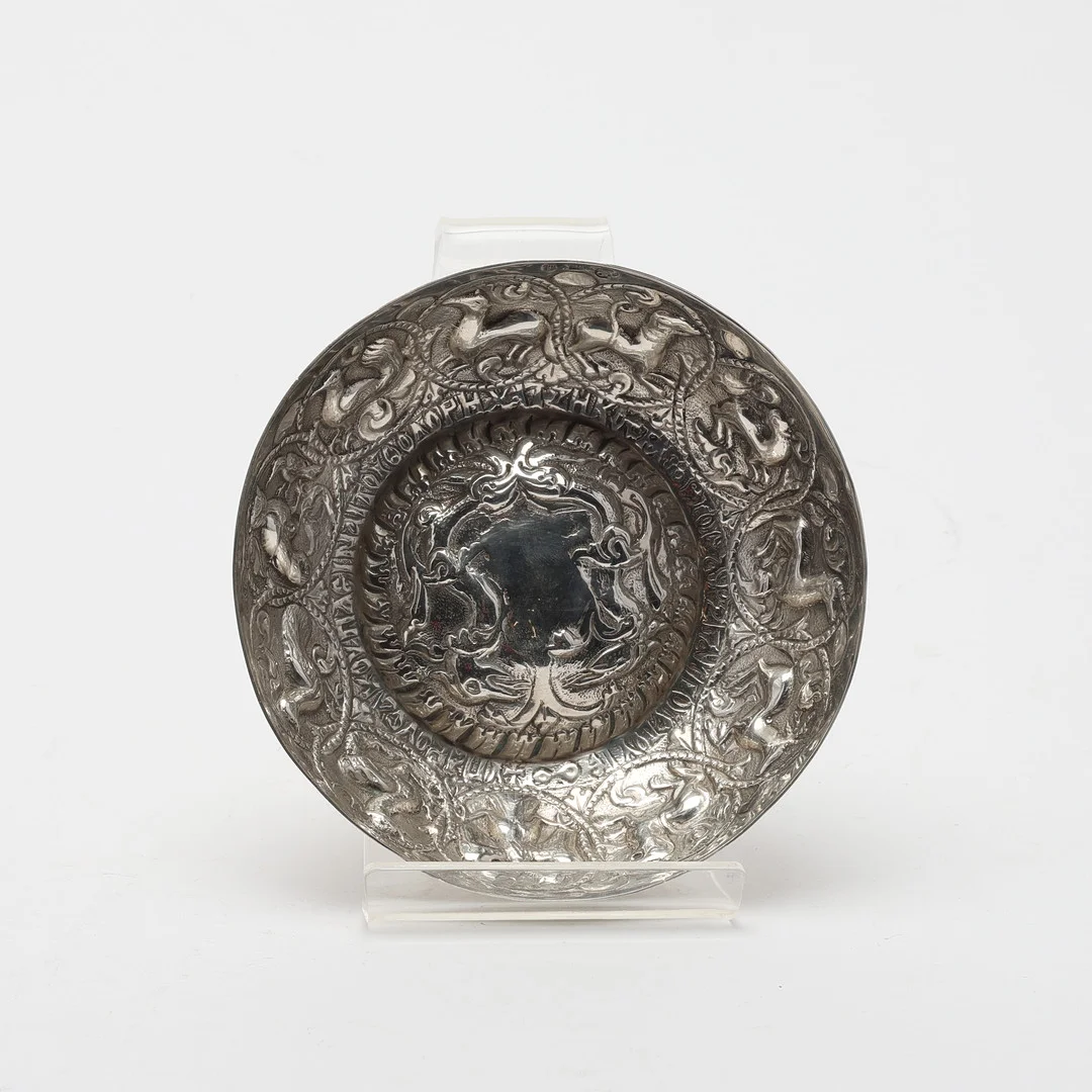 Skål, silver, oidentifierade stämplar och stämplad 1000. — Silver — Uppsala Auktionskammare
