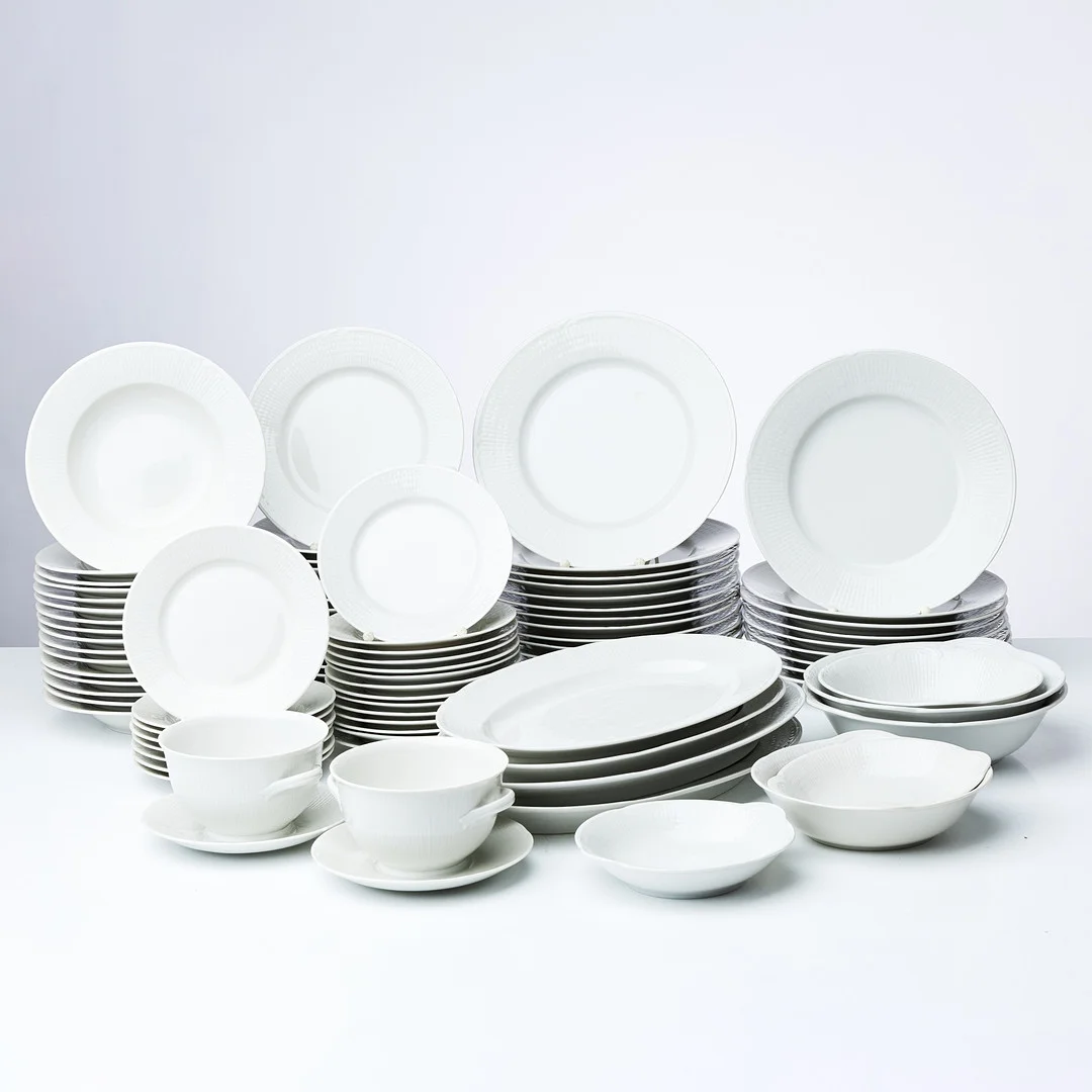 LOUISE ADELBORG. Matservis, 89 delar, "Magnolia/Swedish Grace", Rörstrand. — Tableware — Stockholms Auktionsverk Sickla
