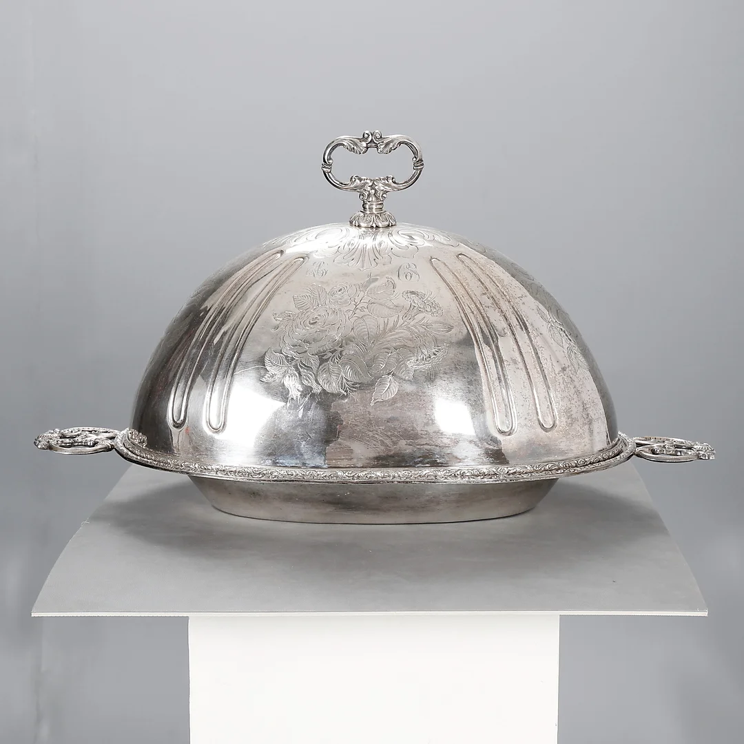 Barcelona tray with cover in engraved silver, late 19th Century. — Silver — Balclis