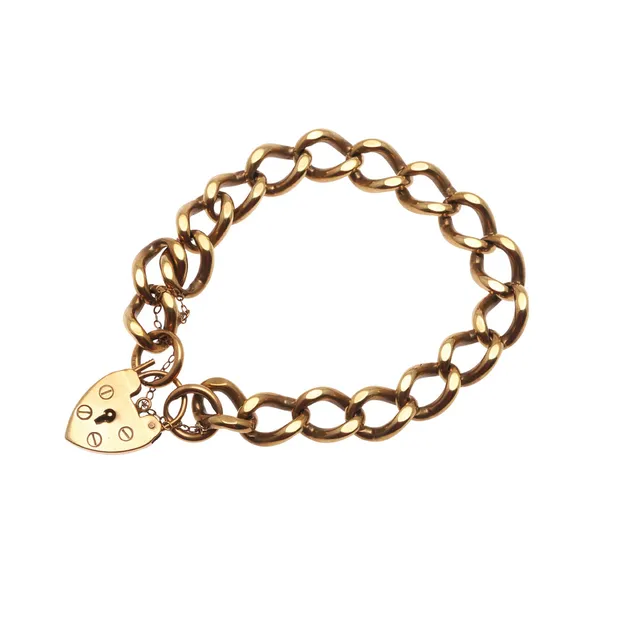 A 9CT GOLD CURB LINK BRACELET.