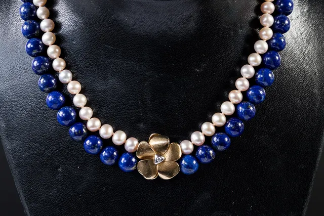 Ole Lynggaard Flower lock in 14 kt. gold with diamonds and two chains (3)