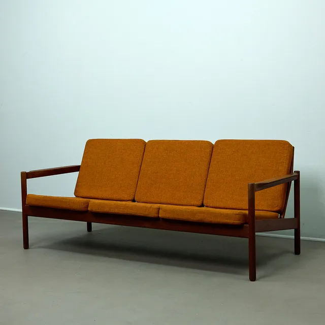 KAI KRISTIANSEN. Magnus Olesen, Dreisitzer / Sofa, Teak, Wolle, 1960er Jahre, Dänemark.