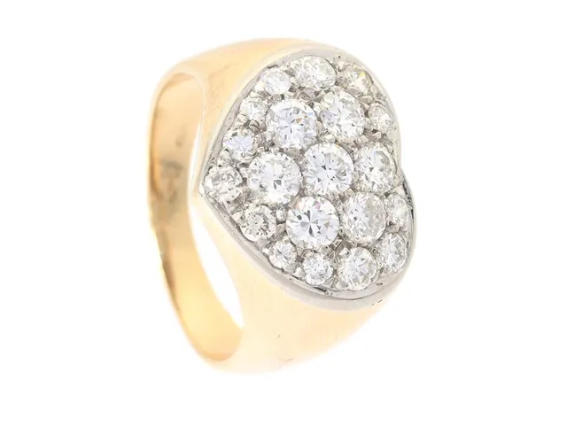 RING, 18K guld, briljantslipade diamanter ca 1,35 ctv, ca TW-TCa/VS-P, stl 18,75 mm, vikt 7,6 g.