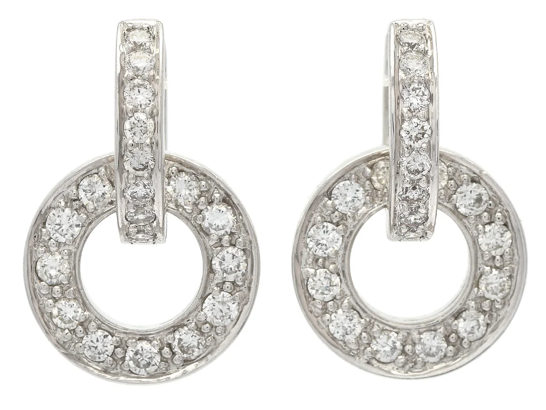 STRÖMDAHLS, örhängen, 18K vitguld, 40 briljantslipade diamanter ca 0,64 ctv, ca TW-W/ SI, huggies, höjd 1,9 cm, vikt 6,6 g. — Smycken/Örhängen — Kaplans