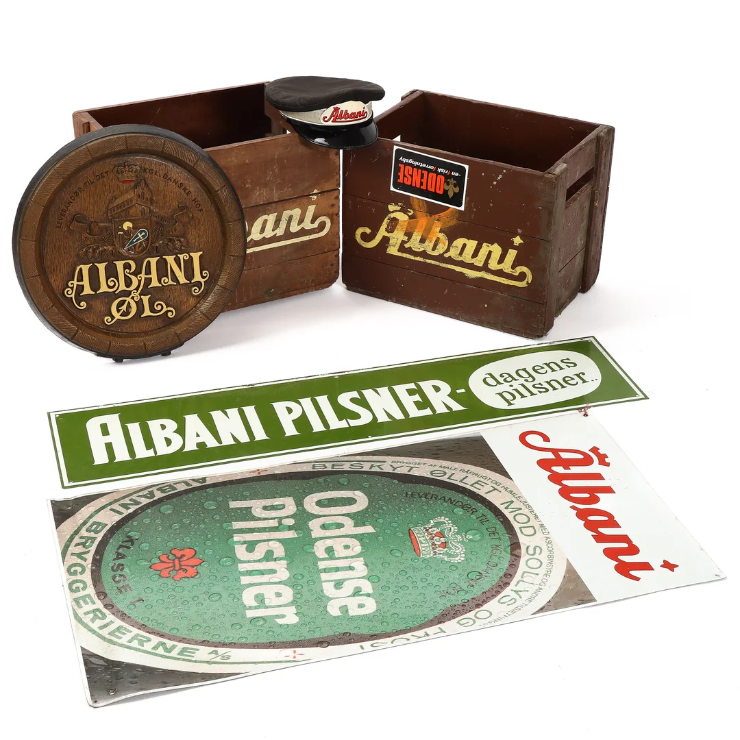 Albani. Collection of advertising effects, including signs etc. (6) — Hobby and collectibles/Collectibles — Lauritz