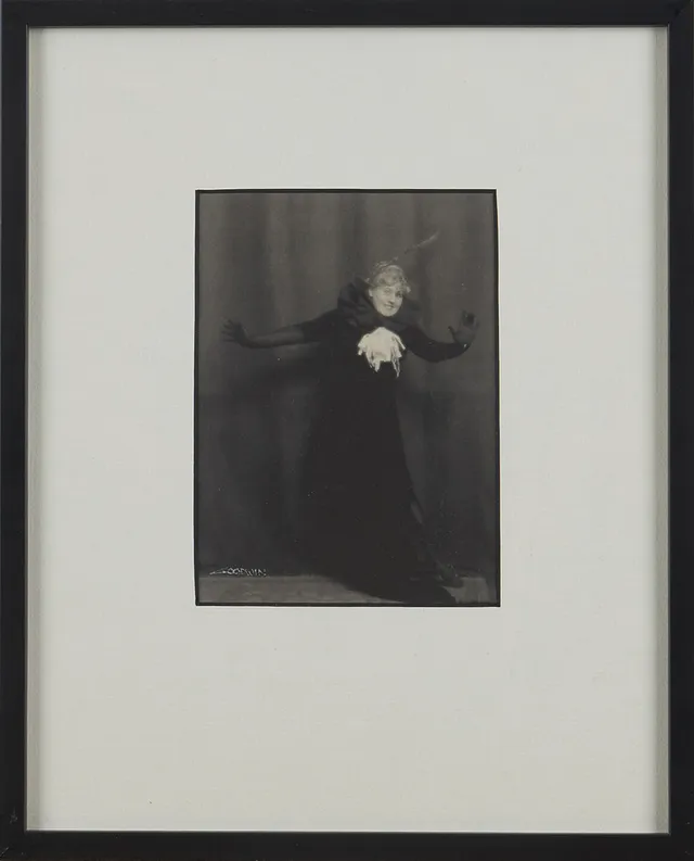 HENRY B GOODWIN. (1878-1931): Anne Vidfors, signerad Goodwin, gelatinsilver fotografi.