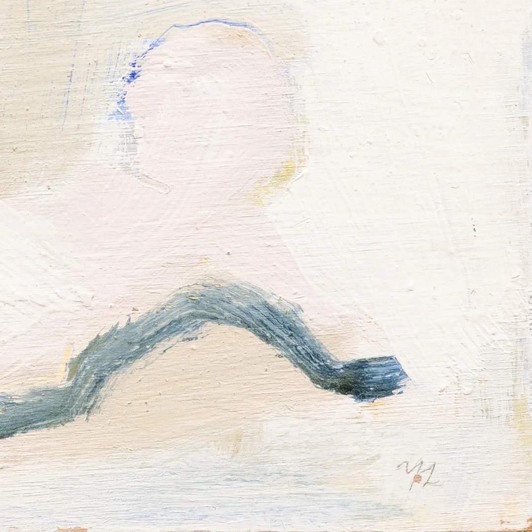 YVONNE LARSSON. "Lillan kryper", olja på pannå, signerad. — Paintings — Garpenhus Auktioner